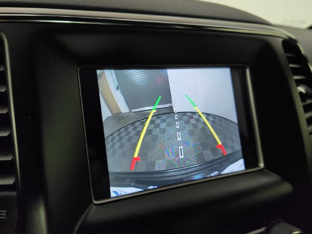 Used 2020 Jeep Grand Cherokee Laredo AWD/4WD image 27