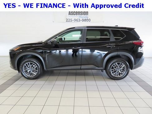 Used 2023 Nissan Rogue S image 3