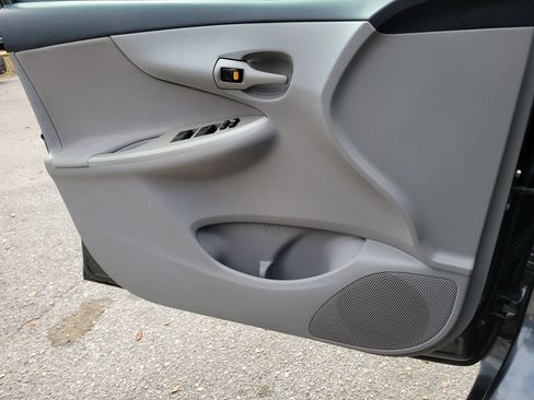 Used 2011 Toyota Corolla LE image 19