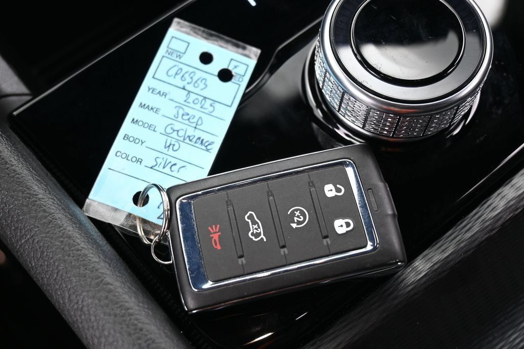Used 2025 Jeep Grand Cherokee L Limited RWD image 31