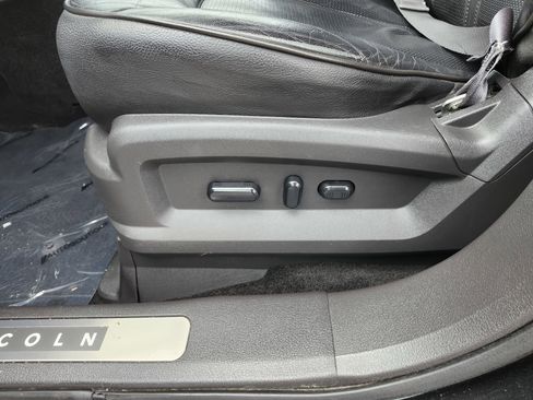 Used 2014 Lincoln MKX AWD w/ Equipment Group 101A image 28