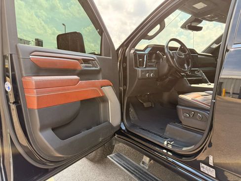 Used 2024 GMC Sierra 2500 Denali Ultimate AWD/4WD image 11