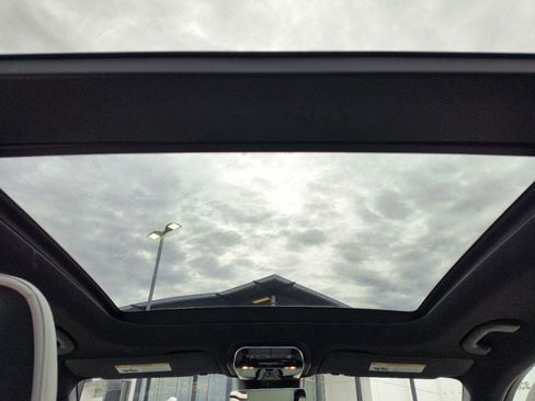 New 2025 Mercedes-Benz GLC 300 4MATIC image 11