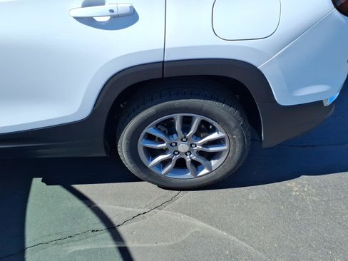 Used 2024 GMC Terrain SLT image 21