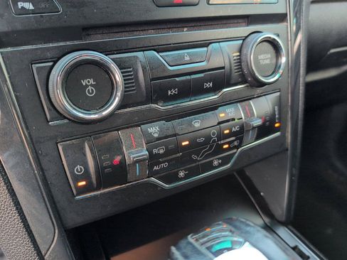Used 2018 Ford Explorer XLT w/ Equipment Group 202A FWD image 18