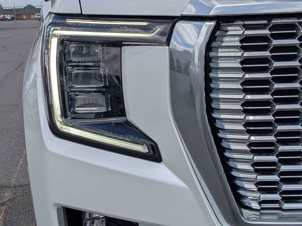 Used 2023 GMC Yukon XL Denali AWD/4WD image 10