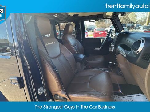 Used 2013 Jeep Wrangler Unlimited Sahara w/ Dual Top Group image 38