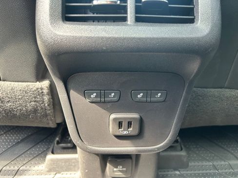 Used 2023 Chevrolet Equinox Premier FWD image 28