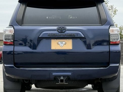 Used 2022 Toyota 4Runner SR5 Premium image 4