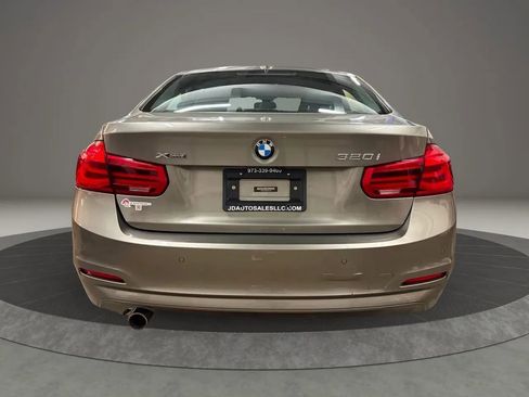Used 2016 BMW 320i xDrive Sedan AWD/4WD image 4
