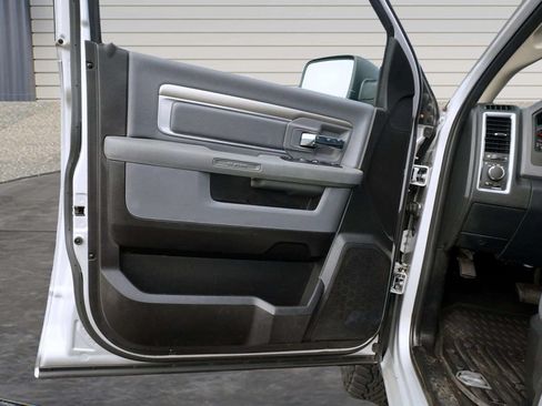 Used 2015 RAM 1500 Classic SLT w/ Luxury Group AWD/4WD image 13