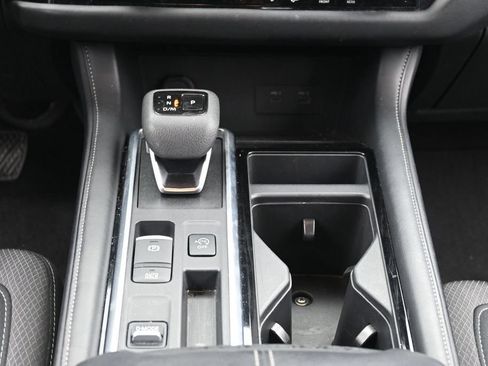 Used 2025 Nissan Pathfinder SV FWD image 23