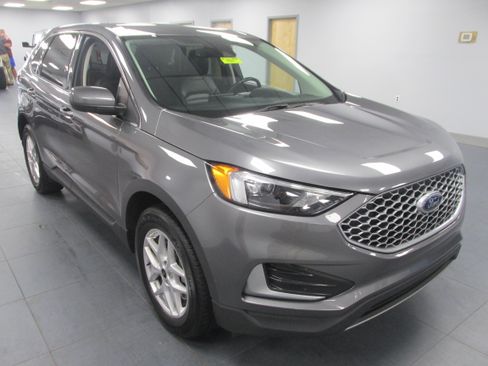 Used 2024 Ford Edge SEL AWD/4WD image 3