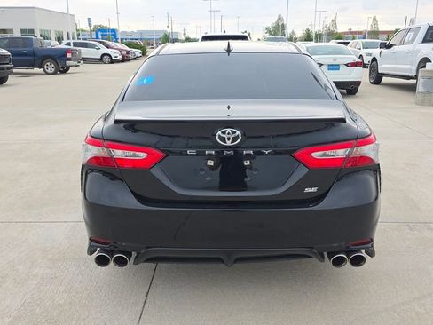 Used 2019 Toyota Camry SE image 4