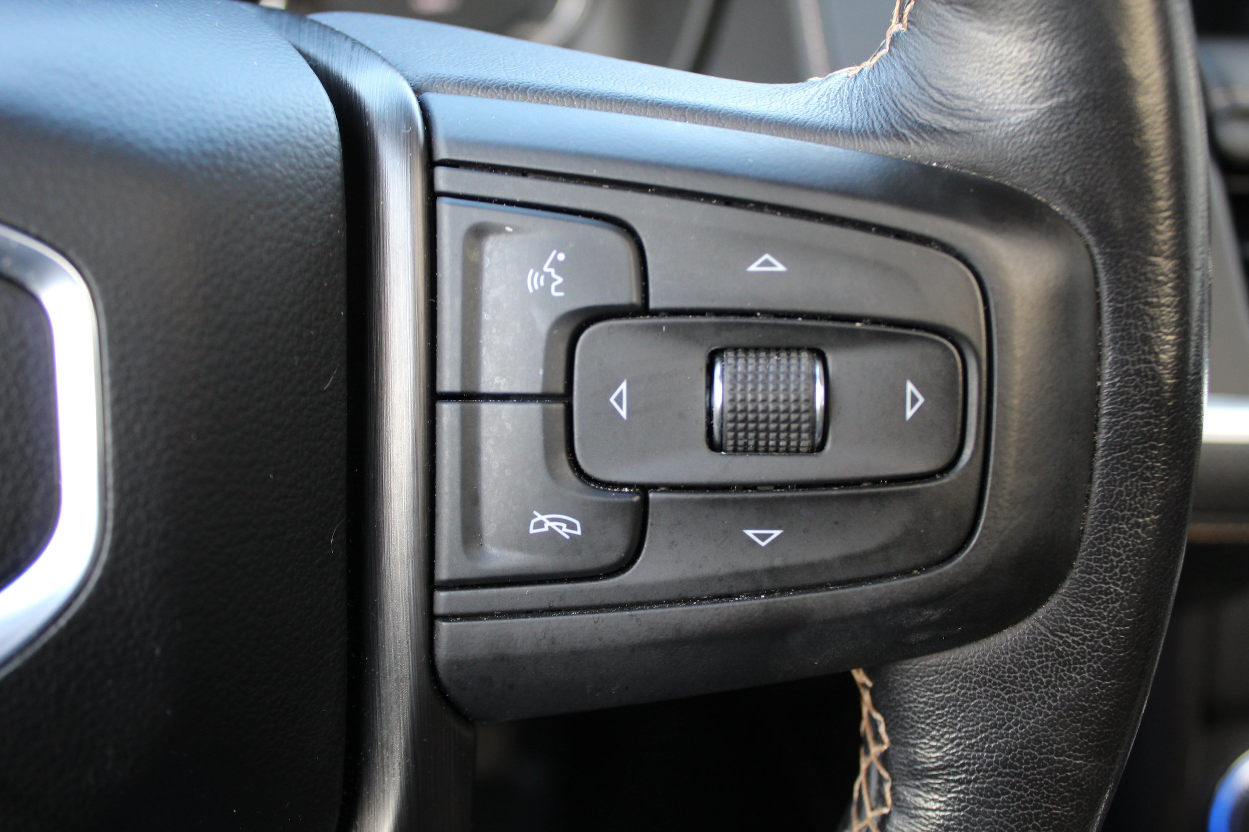 Used 2021 GMC Yukon AT4 w/ Rear Media and Nav Package AWD/4WD image 26