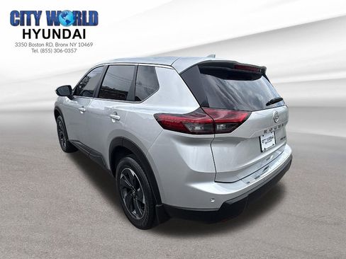 Used 2024 Nissan Rogue SV AWD/4WD image 3
