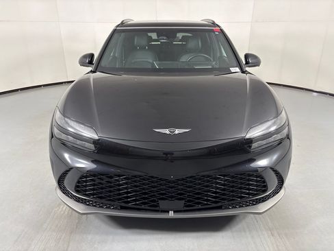 Used 2023 Genesis GV60 Advanced AWD/4WD image 3