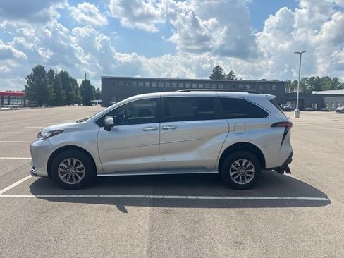 Used 2022 Toyota Sienna XLE FWD image 6