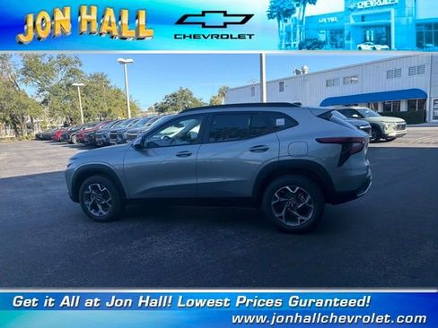 Used 2026 Chevrolet Trax LT image 5