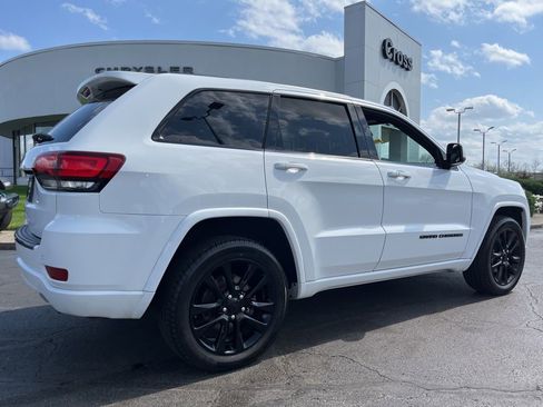 Used 2018 Jeep Grand Cherokee Altitude image 45