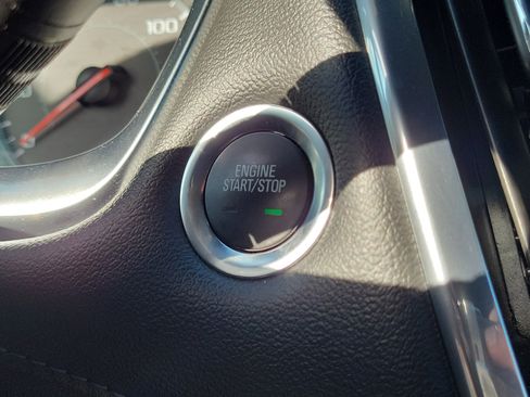 Used 2023 Chevrolet Traverse LT image 17