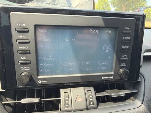 Used 2020 Toyota RAV4 XLE Premium FWD image 13