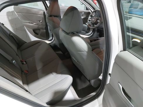 Certified 2025 Hyundai Elantra SEL FWD image 11