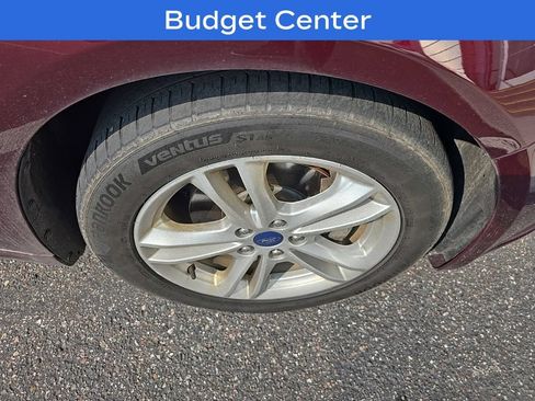 Used 2018 Ford Fusion SE w/ Fusion SE Technology Package FWD image 5