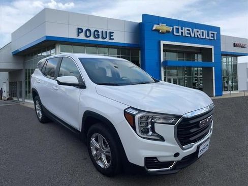 Used 2024 GMC Terrain SLE image 1