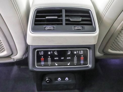 Used 2024 Audi Q8 e-tron Premium Plus w/ Premium Plus Package image 40