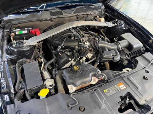 Used 2013 Ford Mustang Convertible image 33