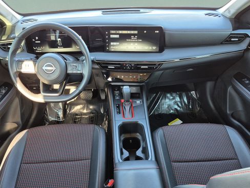 Certified 2025 Nissan Kicks SR FWD image 12