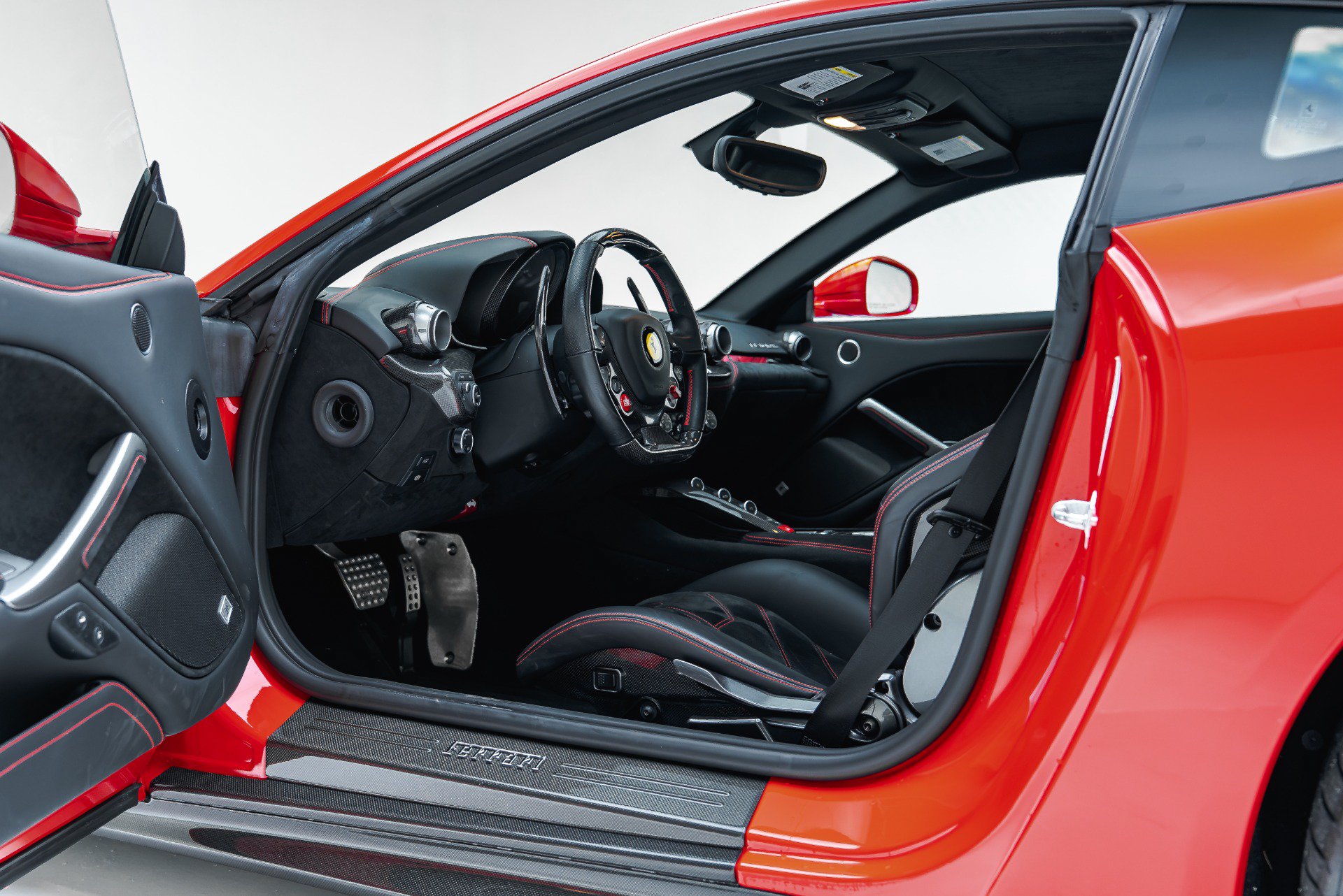 Used 2017 Ferrari F12 Berlinetta RWD image 3