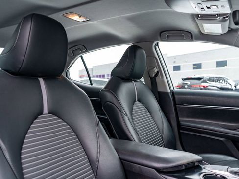 Used 2019 Toyota Camry SE image 12