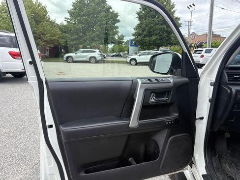 Used 2019 Toyota 4Runner Limited AWD/4WD image 9