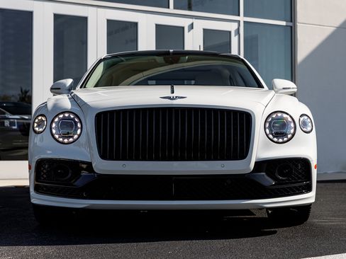 Used 2020 Bentley Flying Spur W12 image 19