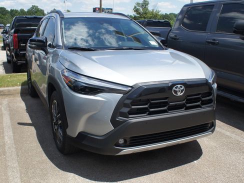 Used 2026 Toyota Corolla Cross XLE w/ Convenience Package AWD/4WD image 3