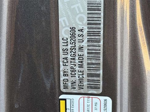 Used 2025 Jeep Gladiator Willys image 31