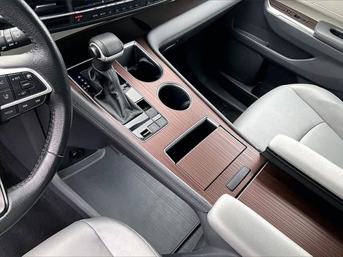 Used 2024 Toyota Sienna XLE image 10