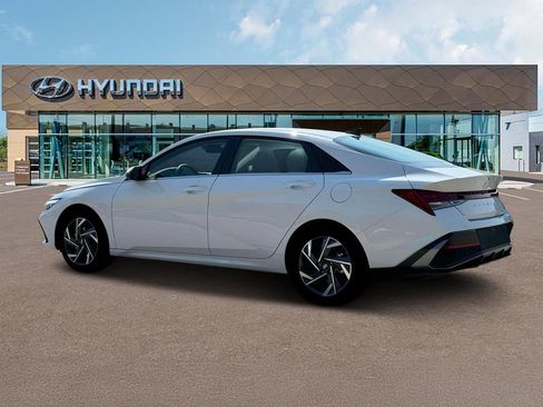 New 2025 Hyundai Elantra Limited FWD image 4
