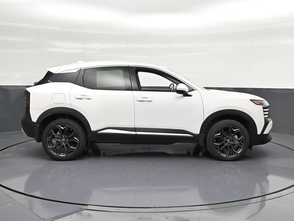 Used 2025 Nissan Kicks SR FWD image 4