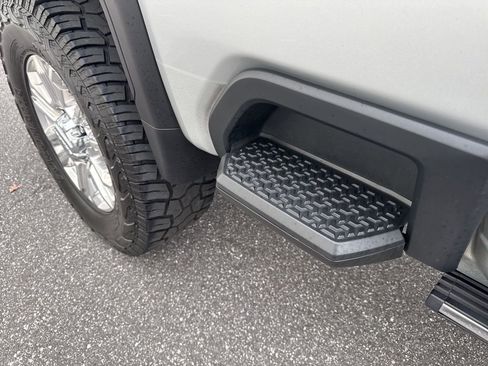 Used 2023 GMC Sierra 3500 Denali w/ Denali Ultimate Package image 9