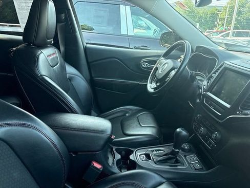 Used 2020 Jeep Cherokee Trailhawk w/ Comfort/Convenience Group AWD/4WD image 11