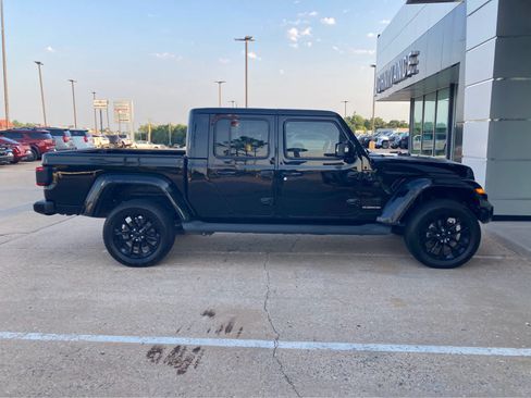 Used 2022 Jeep Gladiator Overland AWD/4WD image 8