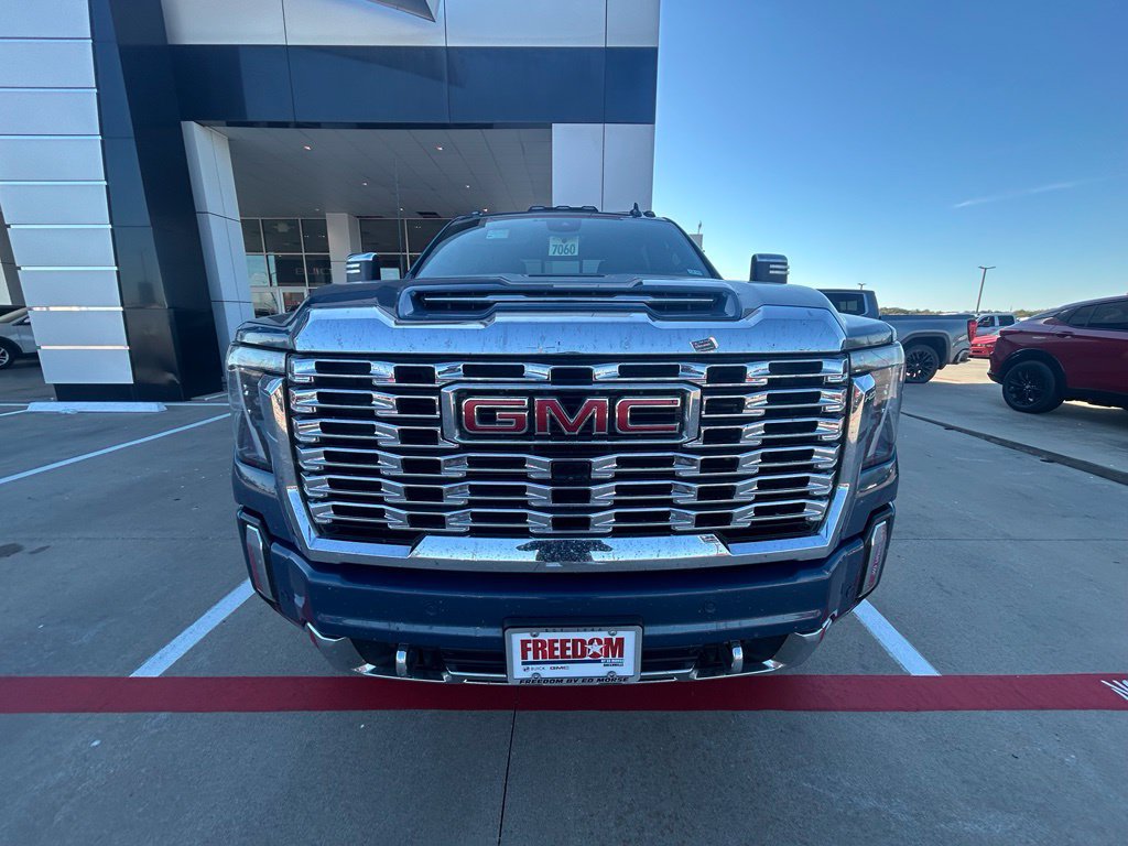 Used 2025 GMC Sierra 2500 Denali w/ Denali Reserve Package AWD/4WD image 5