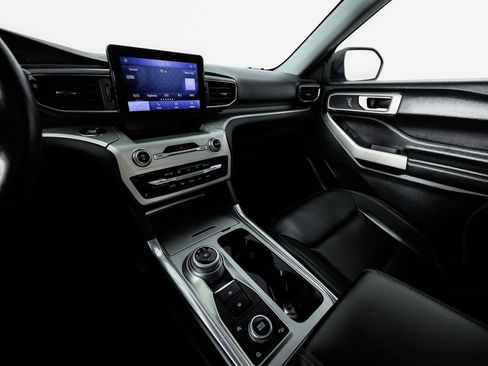 Used 2021 Ford Explorer XLT w/ Equipment Group 202A image 39