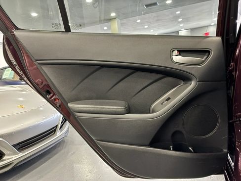 Used 2017 Kia Forte LX FWD image 29