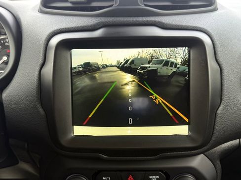 Used 2023 Jeep Renegade Trailhawk image 24