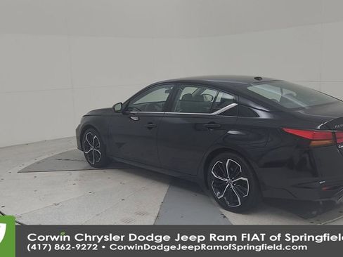 Used 2025 Nissan Altima 2.5 SR image 12