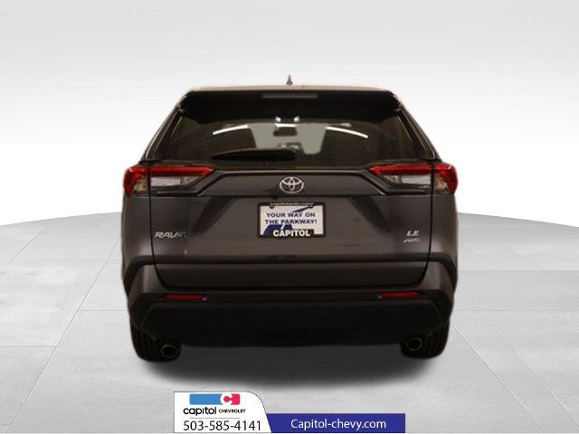 Used 2022 Toyota RAV4 LE AWD/4WD image 4